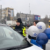 «Страховой десант» и ГАИ поздравили брестских водителей с 23 Февраля