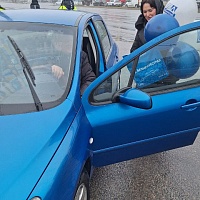 «Страховой десант» и ГАИ поздравили брестских водителей с 23 Февраля