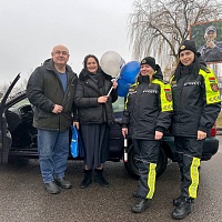 «Страховой десант» и ГАИ поздравили брестских водителей с 23 Февраля